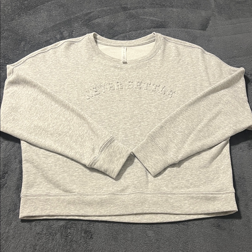 Fabletics gray sweater womens medium “NEVER SETTLE” long sleeve crop top workout
